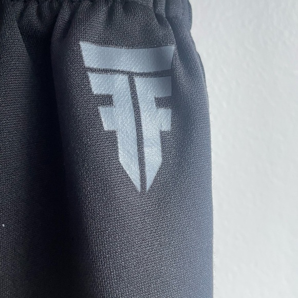 Men’s Adidas flag football shorts in black, no pockets and size M - Picture 5 of 10